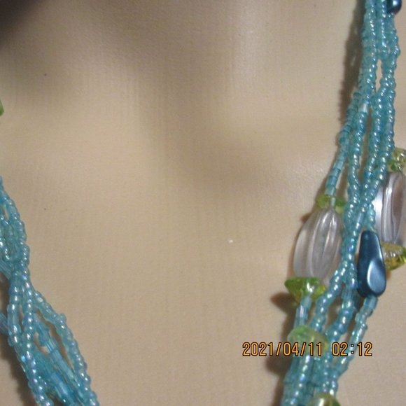 Handmade Bead/Shell Necklace - Picture 4 of 6
